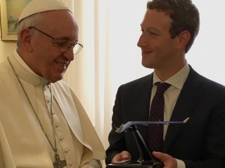 Mark Zuckerberg Meets the Pope; Gifts Him a Drone Model