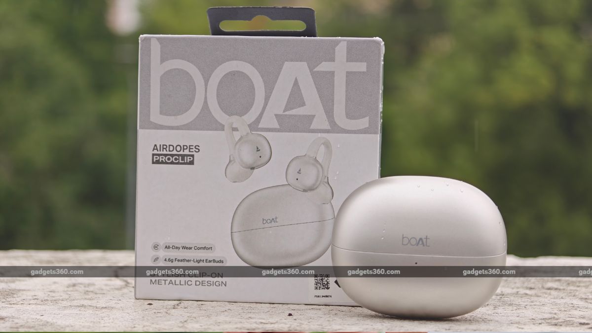 boAt Airdopes ProClip True Wireless Stereo (TWS) Earphones Gallery Images