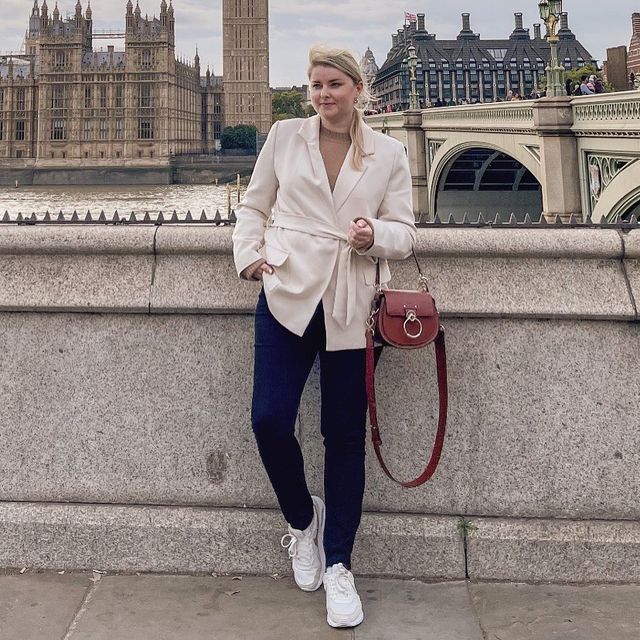 ANNA PEZEZAK