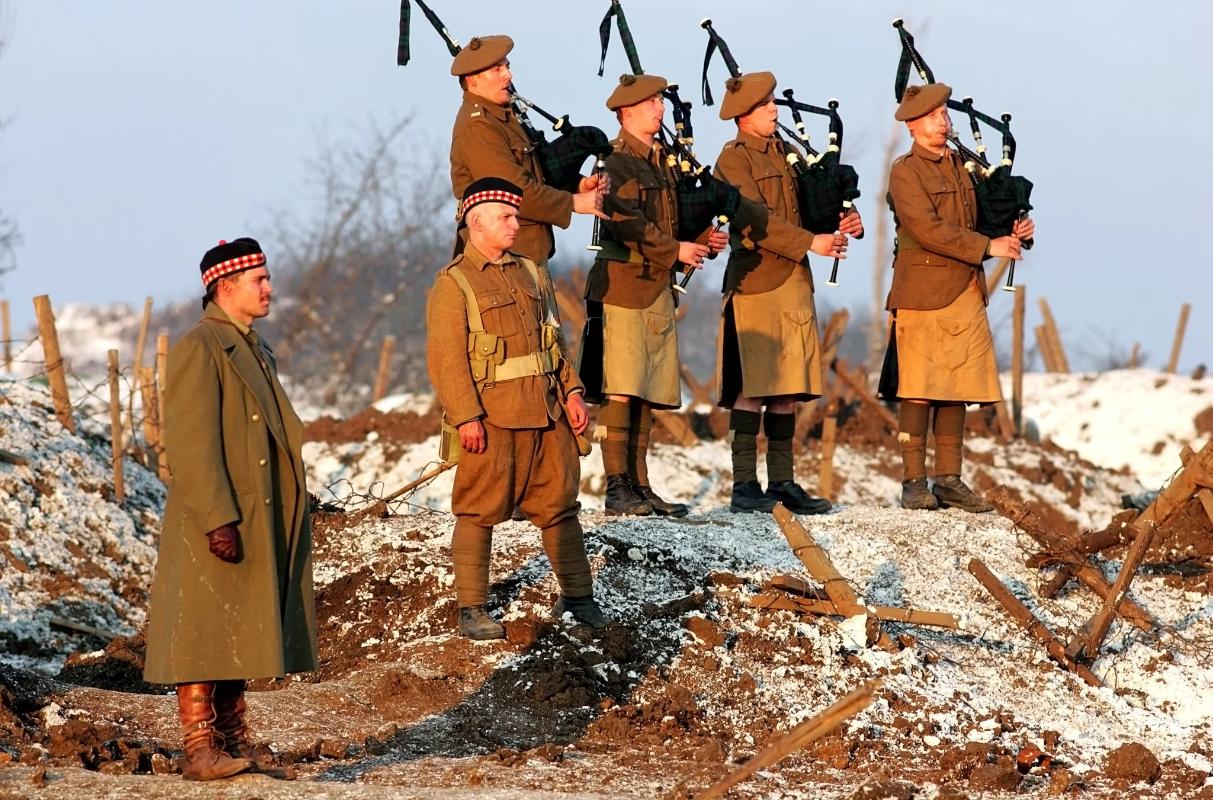 Joyeux No&euml;l Movie Cast, Release Date, Trailer, Songs and Ratings