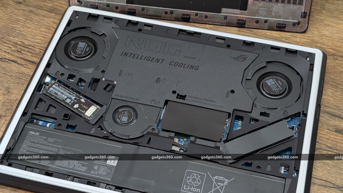 Asus Strix Scar 16 (2025) Gallery Images